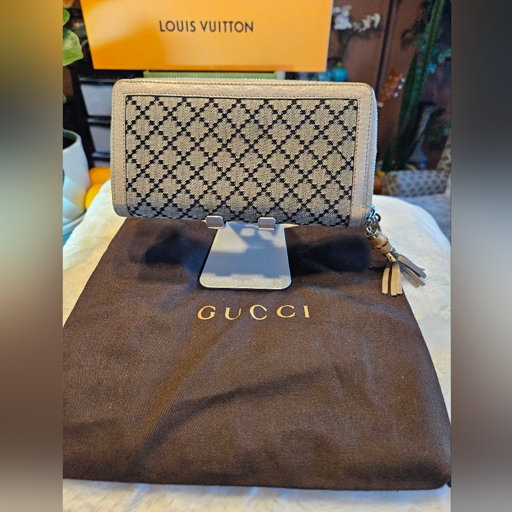 GUCCI DIAMANTE Zip Around Wallet Bamboo Tassel Silver Satin